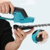 Akumulátorové zahradní nůžky 2v1 v tyrkysovo-černém designu, určené pro přesné stříhání trávy a tvarování živých plotů a keřů.