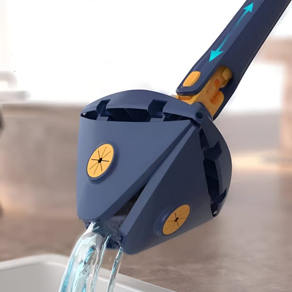 Modrý trojúhelníkový mop s otočnou hlavou 360°, určený k efektivnímu úklidu rohů a těžko dostupných míst, s žlutými designovými prvky a tryskou na vodu.