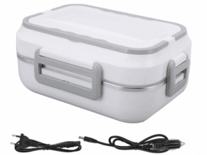 Elektrický termo box na jídlo v bílé a šedé barvě s připojeným napájecím kabelem do elektrické zásuvky a do auta.