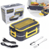 Elektrický ohřívací lunch box v šedo-žluté barvě s příslušenstvím včetně napájecího kabelu a příborů, zobrazený na reklamním obrázku s krabicí a připraveným jídlem.