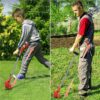 Dvě fotografie ukazující muže a chlapce sekající trávu pomocí elektrické sekačky, porovnání techniky sečení v zahradě.
