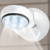 Bílé nástěnné LED svítidlo s kulatým designem a modrým osvětlením, určené pro interiérové osvětlení.