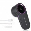 Černý ruční přístroj na zastřihávání s digitálním displejem a fialovým lemováním, dodávaný s USB nabíjecím kabelem, určený pro úpravu vlasů nebo vousů.
