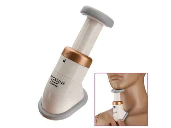 Kosmetický přístroj Neckline Slimmer pro tvarování krku a redukci druhé brady, bílé barvy s bronzovým prvkem, zobrazený samostatně a při použití na krku.