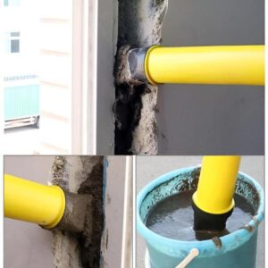 Ruční pumpa na nanášení malty s žlutou trubicí, která umožňuje snadné a přesné nanášení stavebních materiálů do spár a na zeď pomocí tlakového mechanismu.