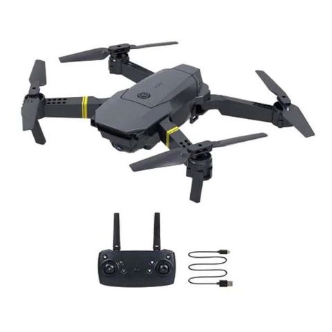 Kompaktný mini dron v tmavosivej farbe so sklopiteľnými ramenami a priloženým diaľkovým ovládačom, určený na snímanie fotografií a videí z vtáčej perspektívy pomocou vstavanej HD kamery.