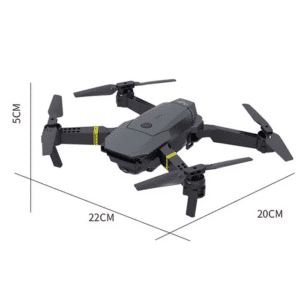 Malý sklopný dron v tmavosivej farbe s čiernou štvorvrstvovou vrtuľou, určený na fotografovanie a natáčanie z vtáčej perspektívy s HD kamerou, s rozmermi 22 cm x 20 cm x 5 cm.