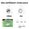 Vizualizace sterilizačního procesu ukazující eliminaci mikroorganismů před a po praní, s ilustrací různých druhů oblečení a zelené nádoby s pracím prostředkem.
