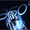 3D render metalické láhve s číslem 360° v pozadí, znázorňující inovativní design produktu s dynamickým modrým osvětlením a kovovým povrchem.