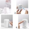 Štyri kroky používania bieleho H2O prístroja - nalievanie vody, nastavenie, pripojenie kábla a zapnutie zariadenia, zobrazené postupne na minimalistických fotografiách.