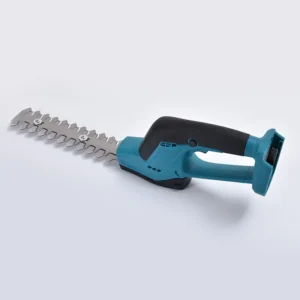 Modrý aku nůž na trávu v modro-černém designu s kovovým ostřím, určený pro zahradnické práce.