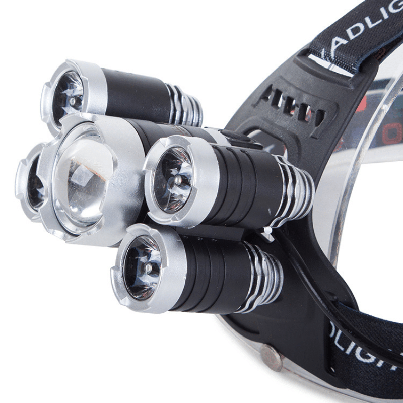 Černá čelovka s pěti LED světly v černém a stříbrném provedení, určená pro outdoor a noční aktivity.