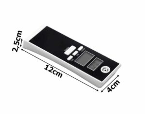 Černobílý digitální měřicí přístroj s displejem a několika tlačítky, zobrazený z pohledu s vyznačenými rozměry 12 cm x 4 cm x 2,5 cm.