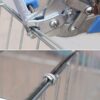 Kleště a způsob napínání ocelového lanka nebo drátu na kole nebo rámu, detail mechanismu utahování a upevnění lanka.
