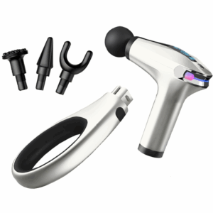 Stříbrný masážní přístroj s ergonomickou rukojetí a několika vyměnitelnými nástavci pro uvolnění svalů a regeneraci těla.