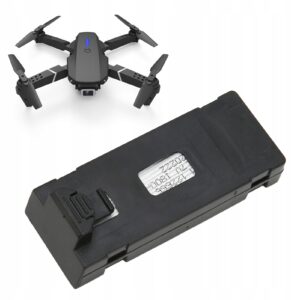Černá skládací dron s modrým LED osvětlením a náhradní baterií v černém obalu s digitálním displejem.