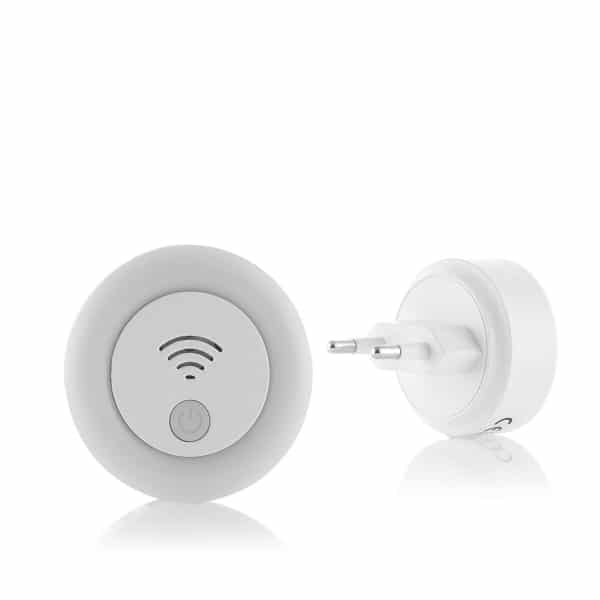 Bezdrátový WiFi síťový adaptér v bílém provedení s kulatým designem a připojovací zástrčkou do elektrické zásuvky.