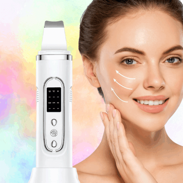 Bílý kosmetický přístroj s digitálním displejem určený pro péči o pleť, zobrazený vedle usmívající se ženy se zvýrazněnými liniemi omlazení obličeje v pastelově barevném pozadí.